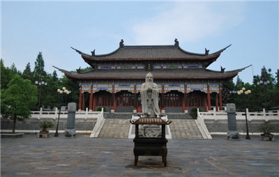 中英雙語(yǔ)話中國(guó)旅游 第19期:孔廟,孔府,孔林自然概況(上)